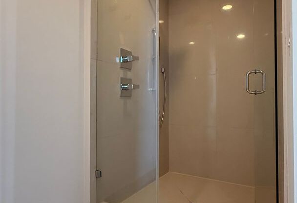3 beds, 3 baths, $6,200, Unit Unit #802