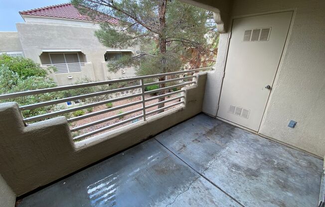 2 beds, 2 baths, 1,008 sqft, $1,375, Unit 205