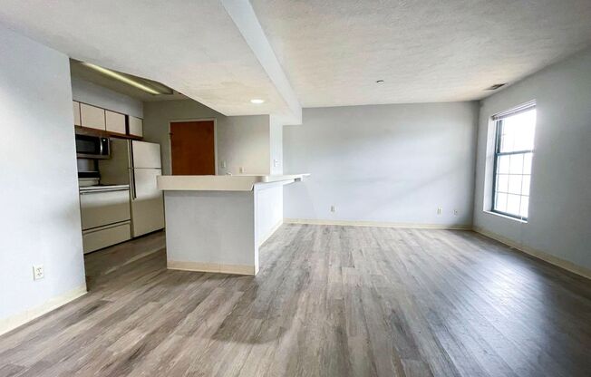 2 beds, 1 bath, 1,050 sqft, $900, Unit 6