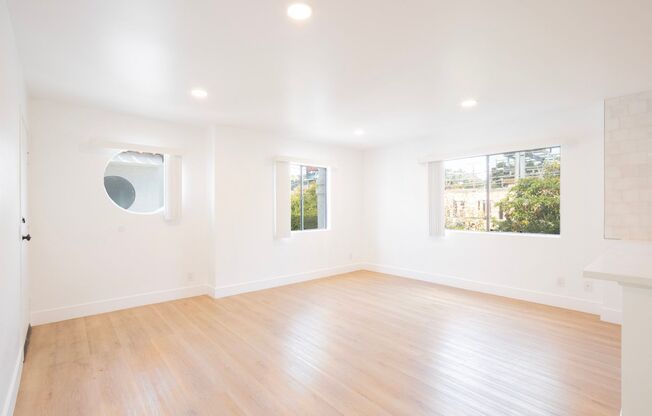 1031 N Orange Grove Ave