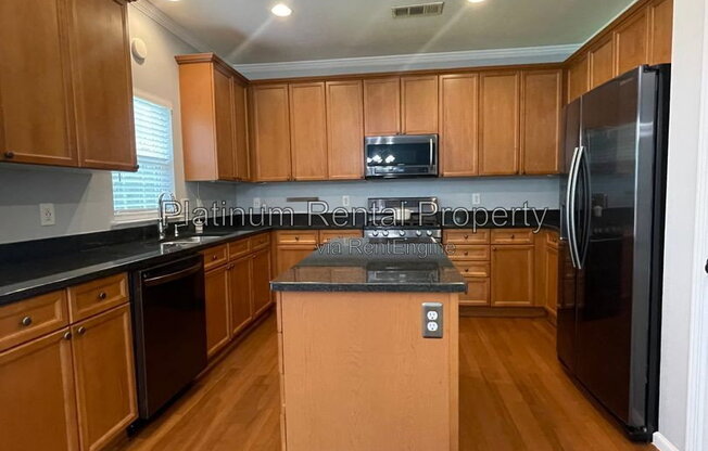 3 beds, 2.5 baths, 2,069 sqft, $2,095, Unit 10