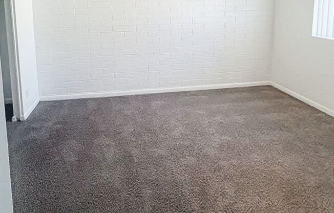 2 beds, 1 bath, $1,149, Unit 70