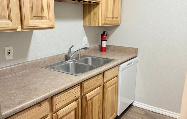 421 - 425 E Fountain Place