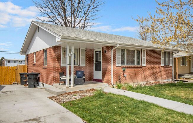 Garden Level 2 Bed, 1 Bath Duplex Available in South Denver!
