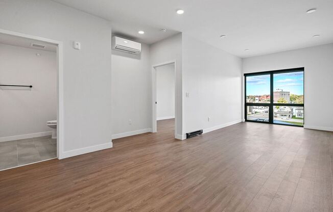 1 bed, 1 bath, 715 sqft, $1,450, Unit 305