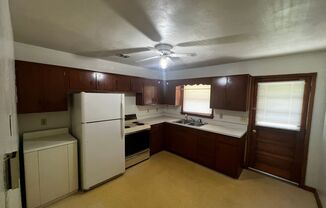 2 beds, 1 bath, $700, Unit Apt. #7