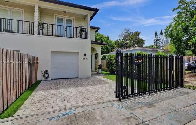 2851 SW 38 CT