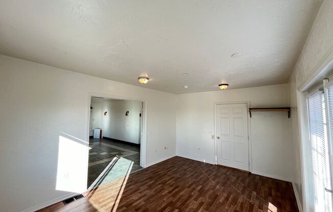 2 beds, 2 baths, $2,495, Unit 831 Mason Rd - M