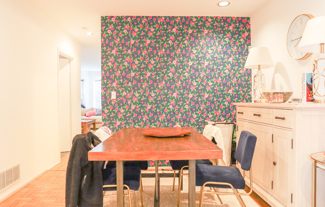 1811 N WLS