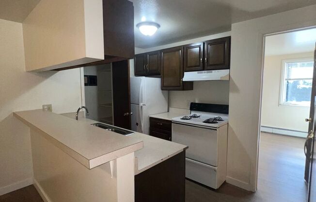 2 beds, 1 bath, 675 sqft, $1,295, Unit A8