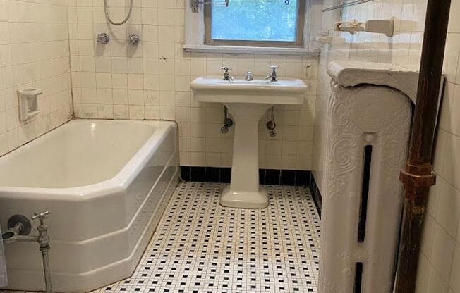 2 beds, 1 bath, $1,695, Unit 5806 Howe - 4