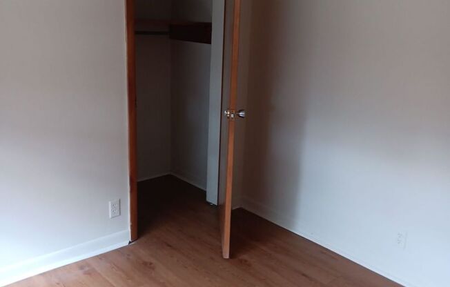 2 beds, 1 bath, 950 sqft, $1,085, Unit K19 Manor