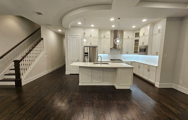 Modern 4-Bedroom Townhome in the Heart of Dallas ready for immediate move in