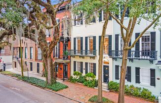 108 E Taylor St
