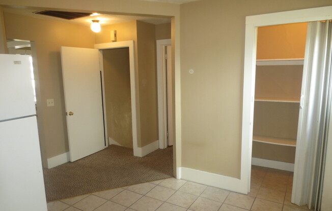 1 bed, 1 bath, 800 sqft, $895, Unit 922