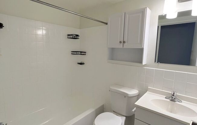 2 beds, 1 bath, 800 sqft, $1,589, Unit B115