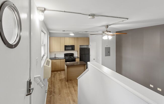 2 beds, 1.5 baths, 672 sqft, $2,400, Unit 107