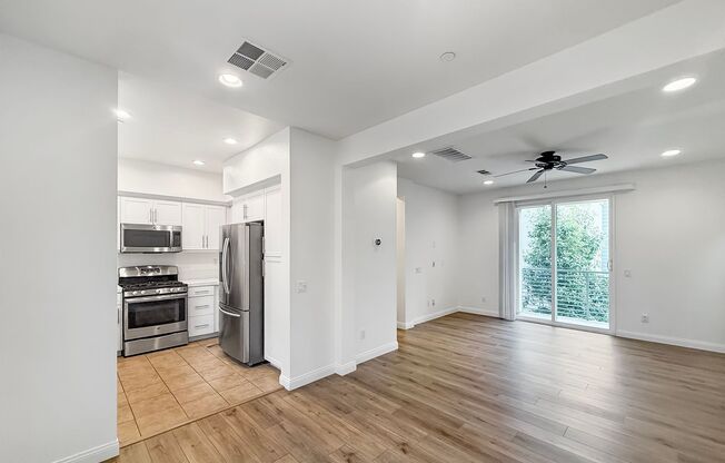 Great 2B/2.5BA Townhome in Escondido!