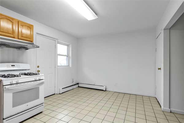 3 beds, 2 baths, 3,300 sqft, $3,500