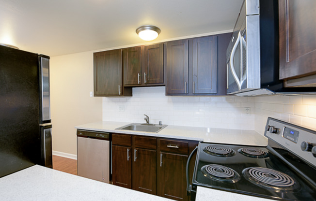 2 beds, 1 bath, 834 sqft, $1,995, Unit 1-107