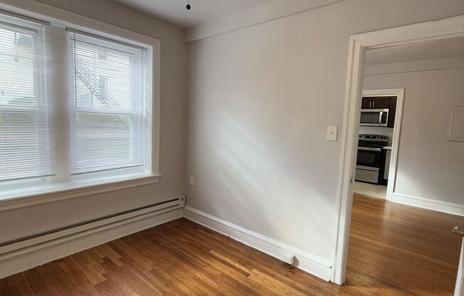 1 bed, 1 bath, $1,300, Unit B202