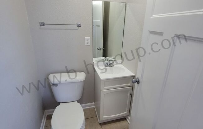 3 beds, 1.5 baths, 1,004 sqft, $1,295