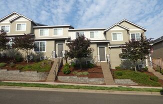 3 Bed 2.5 Bath townhome in South Salem!