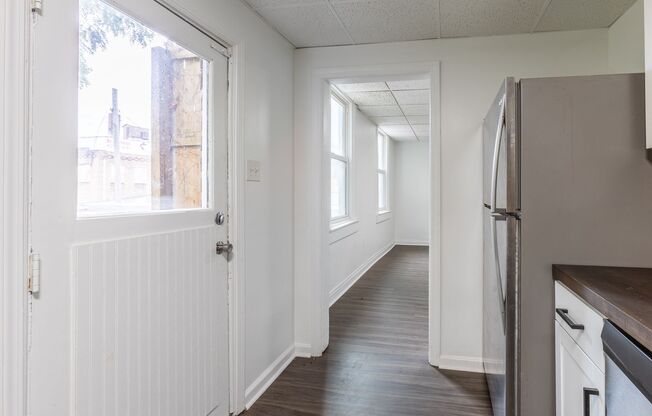 2 beds, 1 bath, $1,299, Unit Apt 1