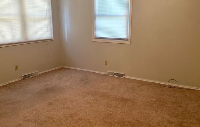 3 beds, 1 bath, $1,095