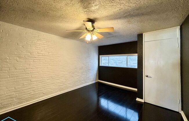 2 beds, 1 bath, $1,300