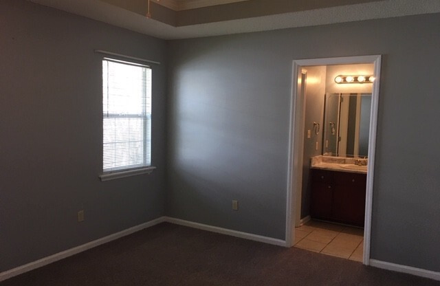 3 beds, 2 baths, $1,100