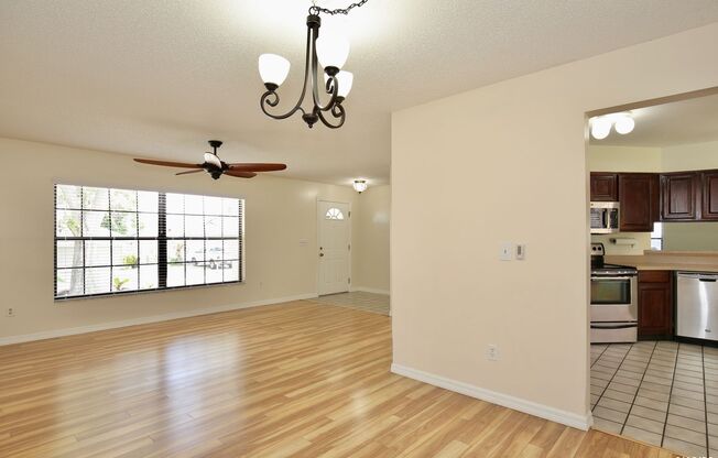 Cozy 3/2 Split Floorplan Home with a Spacious 2 Car Garage in the Beautiful Neighborhood of Piedmont Lakes - Apopka!