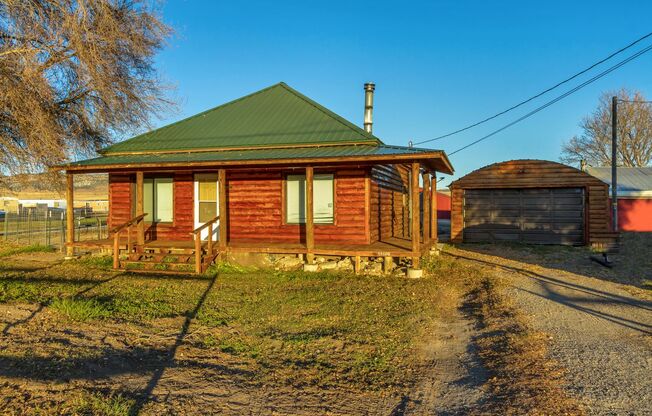 2 beds, 1 bath, 676 sqft, $1,250, Unit Log Home