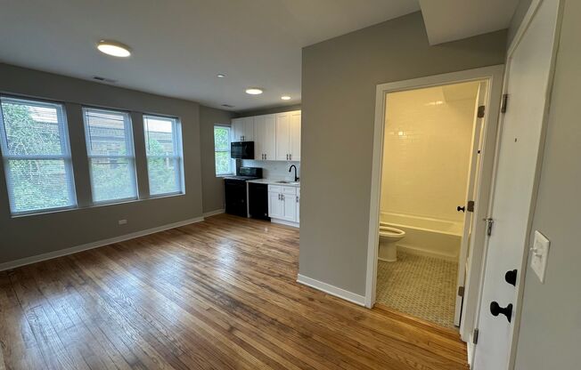 1 bed, 1 bath, $1,595, Unit 205