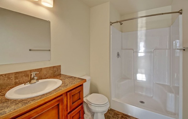 Phoenix Ridge bathroom Apartment rentals in Williston, North Dakota