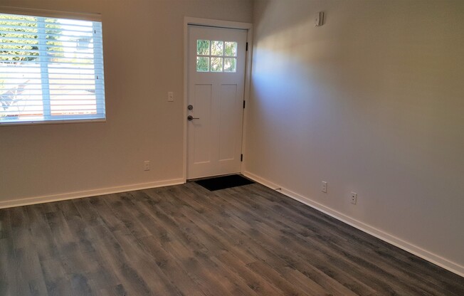 Studio, 1 bath, 450 sqft, $1,300