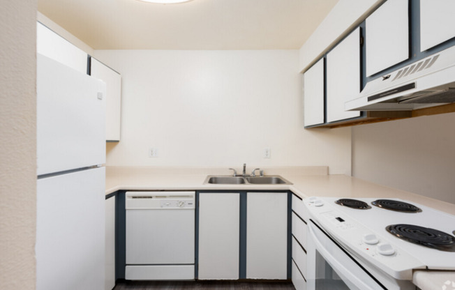 1 bed, 1 bath, 740 sqft, $1,595