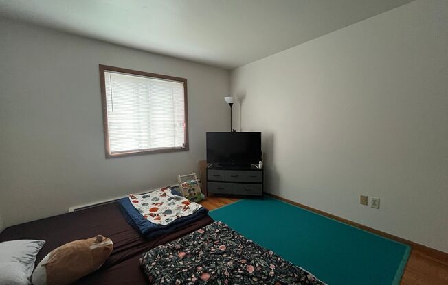 1 bed, 1 bath, $1,015, Unit 6