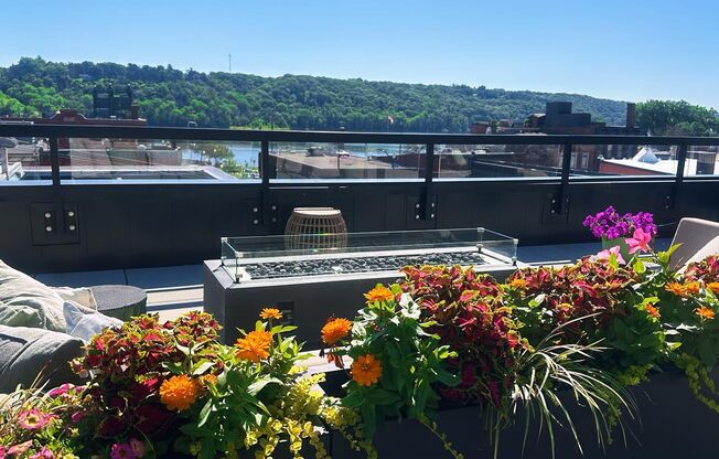 1 bed, 1 bath, 734 sqft, $2,595, Unit 318