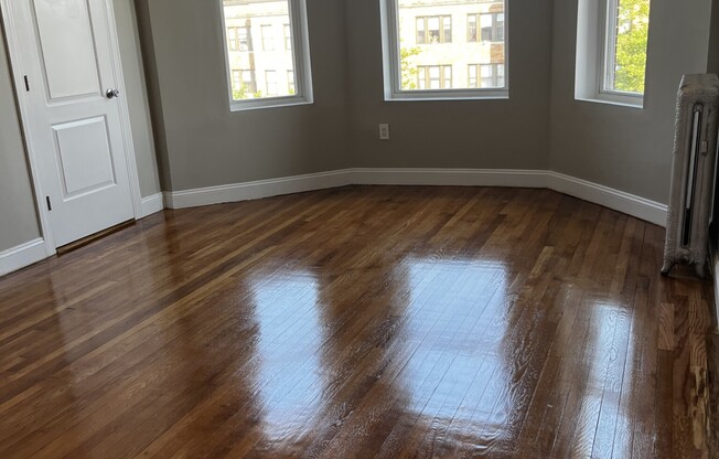 4 beds, 1 bath, $3,750, Unit 5