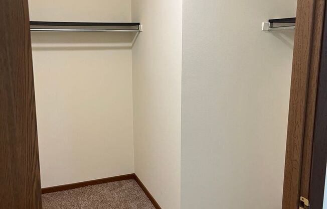 2 beds, 1 bath, 1,000 sqft, $1,680, Unit 7742RE