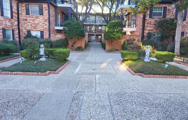 1 bed, 1 bath, $850, Unit # 350A