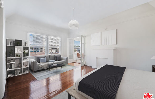 1044 N BONNIE BRAE ST