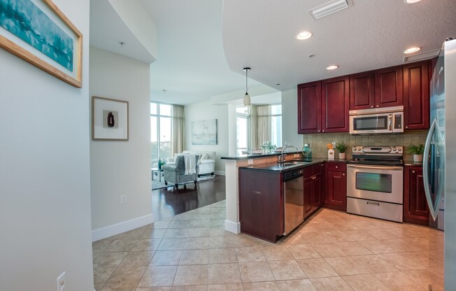 Enjoy the BEST Downtown Orlando Living! Stylish 2/2 Sky Home at 101 Eola ~ 1 Block to Lake Eola!
