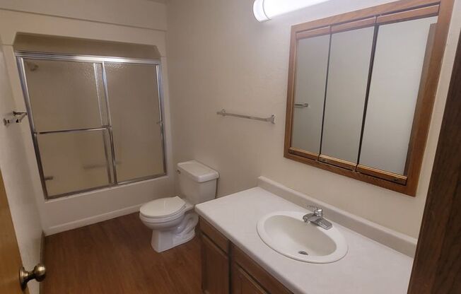 3 beds, 1 bath, 1,220 sqft, $1,299, Unit 124