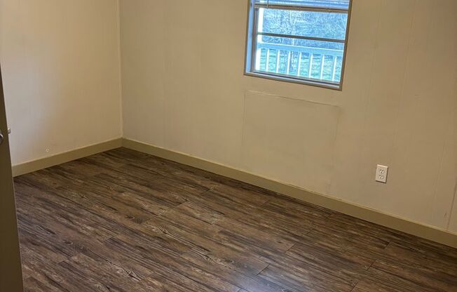 3 beds, 2 baths, $1,250, Unit D209