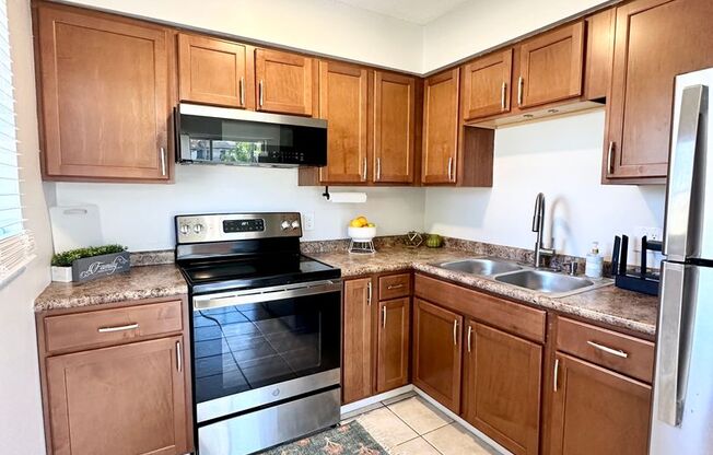 2 beds, 1 bath, 920 sqft, $1,899, Unit 24