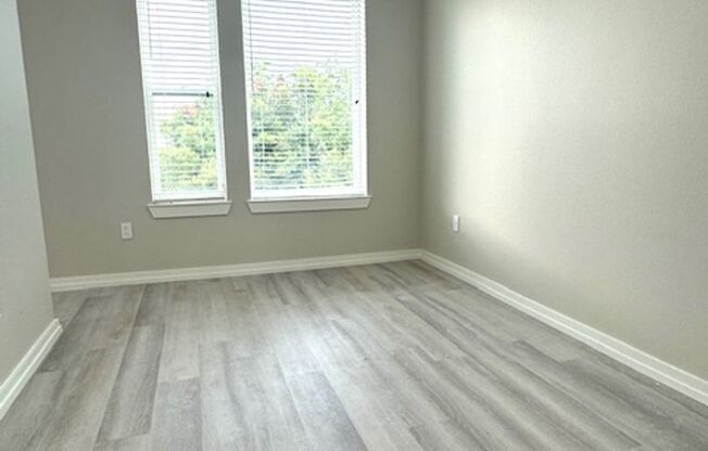 Luxurious Penthouse Studio condo at Zilker