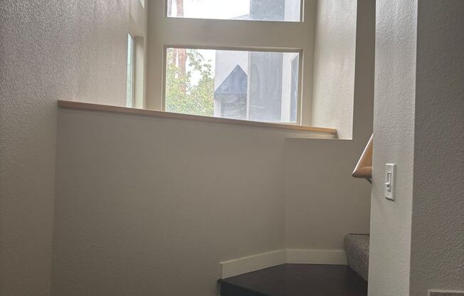 3 beds, 2 baths, $1,900, Unit # 2101
