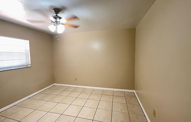 2 beds, 1 bath, 900 sqft, $1,100, Unit 118A NE 41 PL